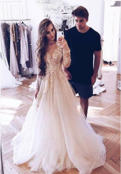 Elegant Long Sleeves Tulle Wedding Dress with Appliques