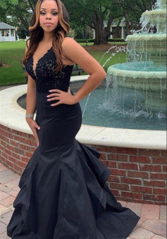 Mermaid V-Neck Sleeveless Black Lace Prom Dresses