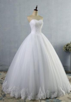 Sweetheart Ball Gown Sleeveless Tulle Wedding Dress With Lace Appliques