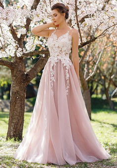 A-Line Floor-Length Tulle Prom Dresses With Lace Applique