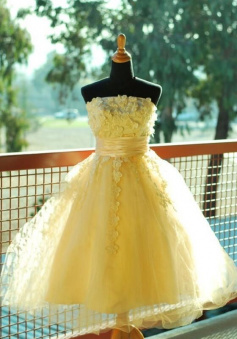 A Line Yellow Short Prom Dress with Lace Flowers