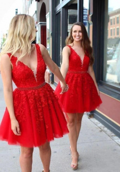 A Line V Neck Homecoming Dresses With Lace Applique