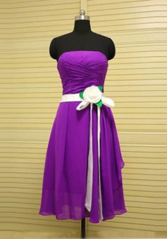  Exquisite A-Line Strapless Knee Length Purple Bridemaid Dress with Ruffles