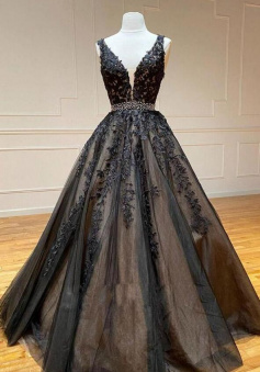 A Line V Neck Tulle Prom Dress With Lace Appliqued