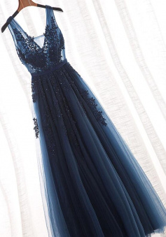 Floor length A-Line V-neck Tulle Prom Dress With Lace Appliques