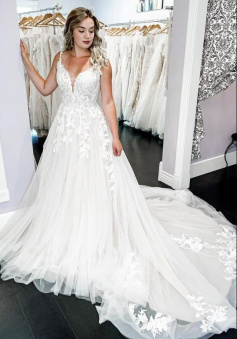 A line Mermaid v neck lace wedding dress