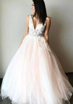 A Line V Neck Tulle Prom Dress With Lace Appliques