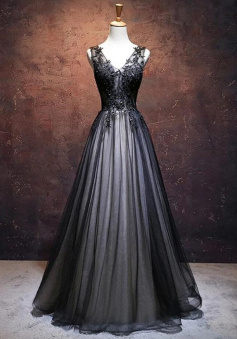 A Line V Neck Black Tulle Prom Dresses With Lace