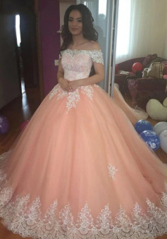 Off the Shoulder Ball Gown Prom Dresses With  Lace Appliques