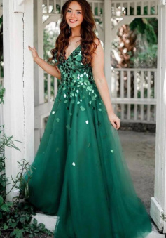 A-Line Green V-Neck Tulle Sequins Long Prom Dress
