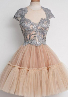 Elegant Knee-length Homecoming Dress