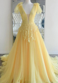 Mermaid v neck yellow prom dress with lace applique