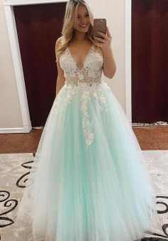 Princess Tulle Prom Dresses With 3D Floral Appliques