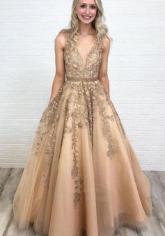 A Line Tulle Long V-neck Prom Dress With Lace Applique