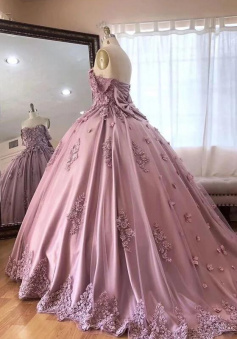 Vintage Off the Shoulder Tulle Quinceanera Dress with Lace Appliques