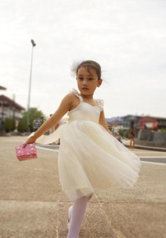 Simple A-line Tulle Knee-Length Sweetheart Flower Girl Dress