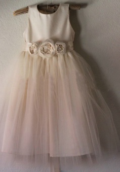 Elegant A-line Scoop Sleeveless Flowers Tulle Flower Girl Dress