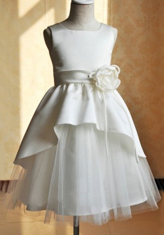 Square Neck Sleeveless Knee-length Tulle Flower Girl Dress With Handmade Flower