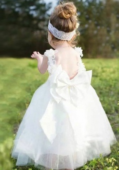 Ball Gown Scoop Backless White Tulle Flower Girl Dress with Bowknot Appliques