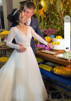 Gorgeous Princess Ball Gown Wedding Dresses V Neck Bridal Gowns     