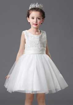 A-Line Round Neck White Flower Girl Dress with Appliques