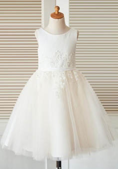 A-Line Jewel White Flower Girl Dress with Appliques