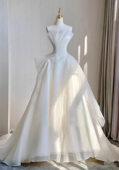 White Organza Strapless Pleats Sleeveless Wedding Dress     