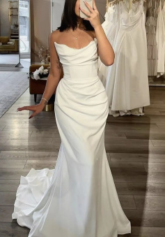 Women's Mermaid Bridal Gown Sweetheart Neckline Long Train Custom Made Beach Wedding Dress      