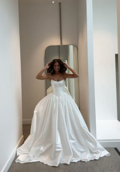 Stunning Ball Gown Strapless Satin Wedding Dresses       