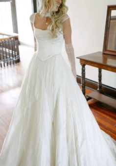 White Long Tulle Wedding Dress Bridal Gown With Gloves  