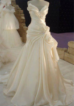 Ruffless Cream Satin Wedding Dress with Beadings Classic Long Bridal Dress 