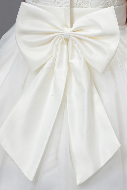 A-Line Round Neck White Flower Girl Dress with Appliques - Wisebridal.com