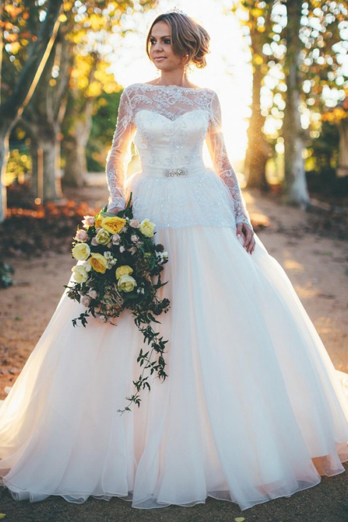 Stunning Backless Long Sleeves Ball Gown Organza Wedding Dress