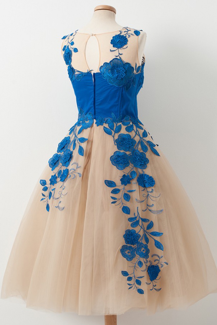 A-Line Scoop Knee-Length Champagne Tulle Homecoming Dress with Royal Blue  Appliques - Wisebridal.com
