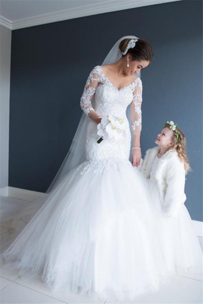 2019 Elegant Lace Tulle Cathedral Wedding  Dresses  V neck 