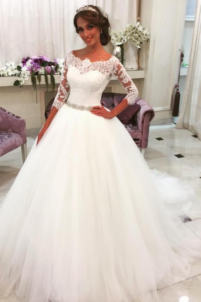 lace and tulle ball gown wedding dress