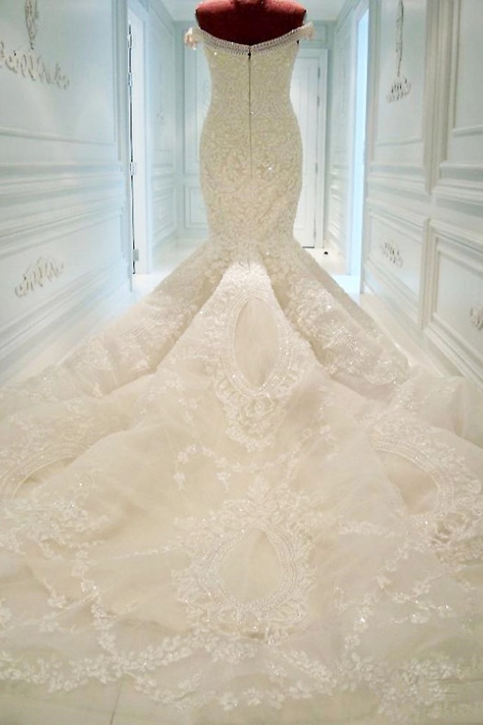 mermaid wedding gown with long train