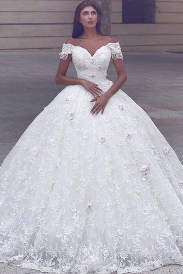 ball gown with lace sleeves