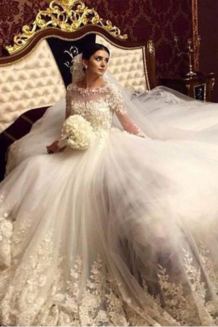 Stunning 2018 Royal Wedding Dresses Vintage Long Appliques ...