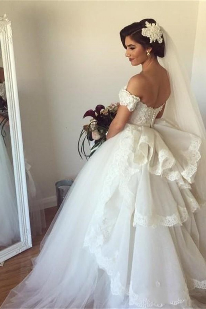 lace poofy wedding dress