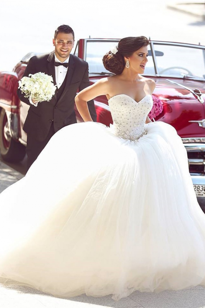 white sweetheart wedding dress