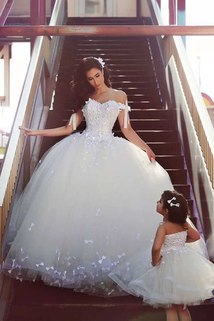 White Elegant Wedding Dresses Long Sleeve Slim Fit Lace Bridal Ball Gown  Dresses | Shopee Singapore