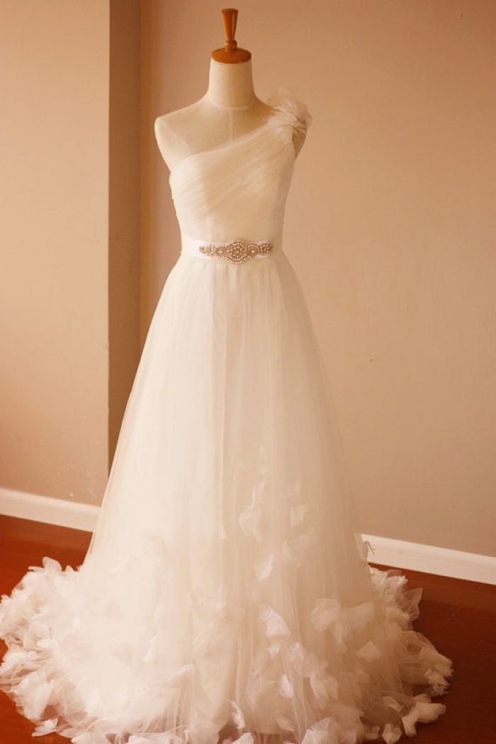 one shoulder bridal gowns